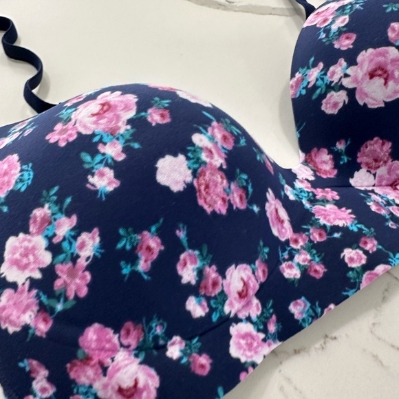 Victoria’s Secret floral incredible by victoria’s secret push up bra size 32B - Picture 3 of 6